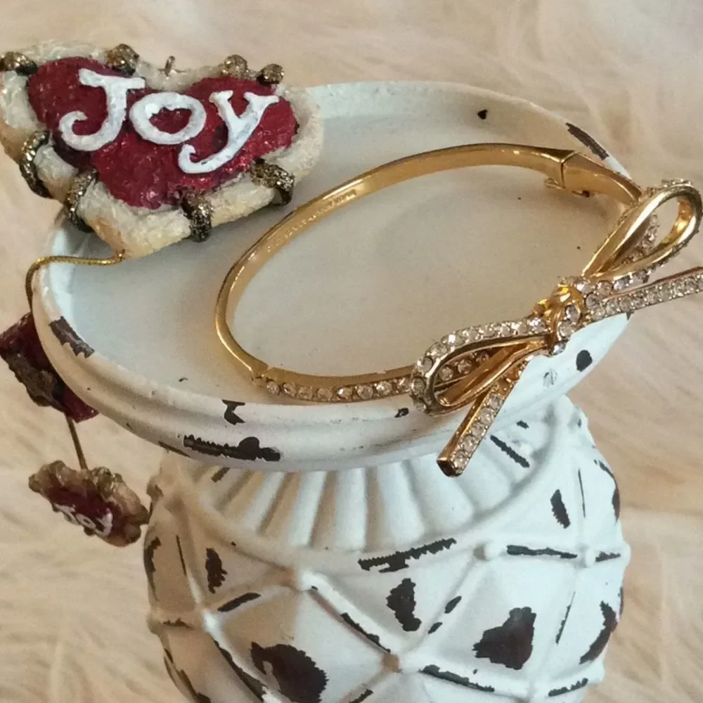 💞KATE SPADE New York 💞bow hinged bungle
